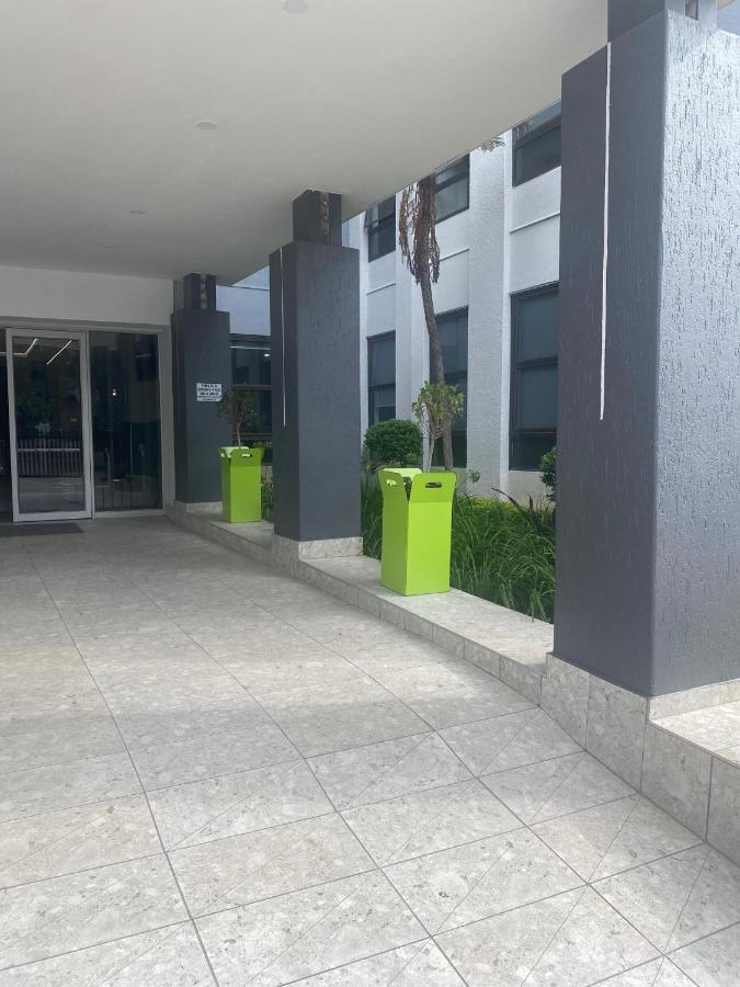 Lovely Rosebank 1-Bedroom Condo With Pool & Cinema Johannesbourg Extérieur photo
