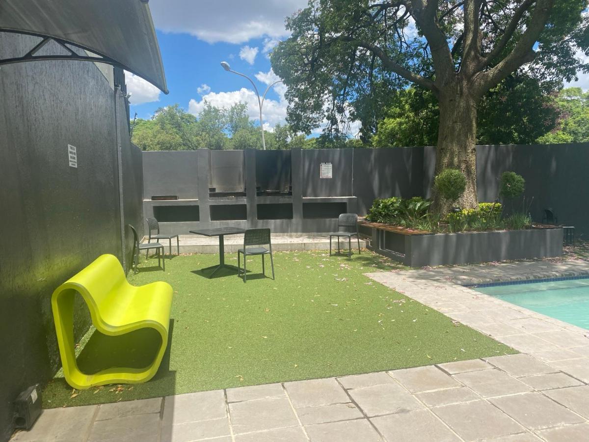 Lovely Rosebank 1-Bedroom Condo With Pool & Cinema Johannesbourg Extérieur photo
